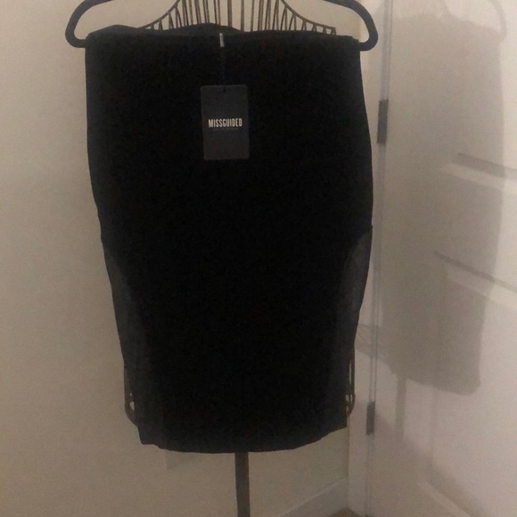 Missguided pencil skirt with mesh sides. - Picture 3 of 4
